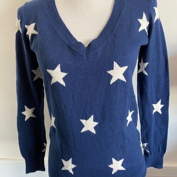 Wallace • Navy Blue White Star V Neck Sweater - Picture 3 of 5